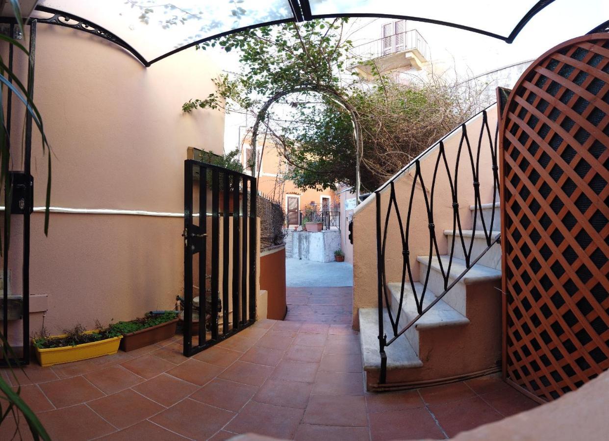 Locanda Dal Genovese La Maddalena  Luaran gambar