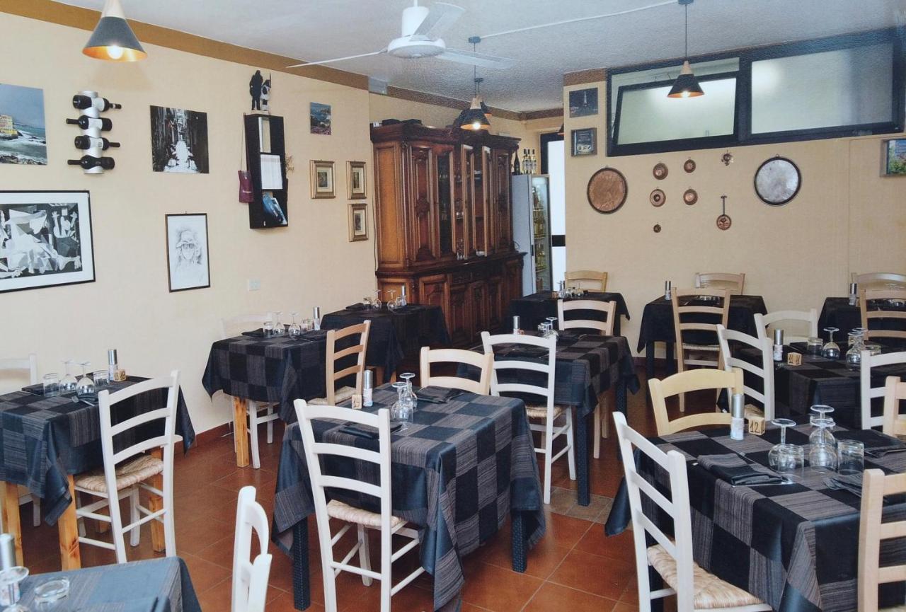 Locanda Dal Genovese La Maddalena  Luaran gambar